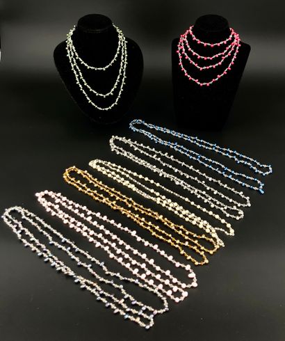 null FANTAISIE
Lot de 8 colliers sautoirs en perles fantaisie de couleurs
