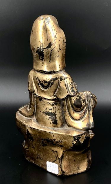 null Chine, fin de l’époque Qing,

Sujet en bronze doré représentant une guanyin

H....