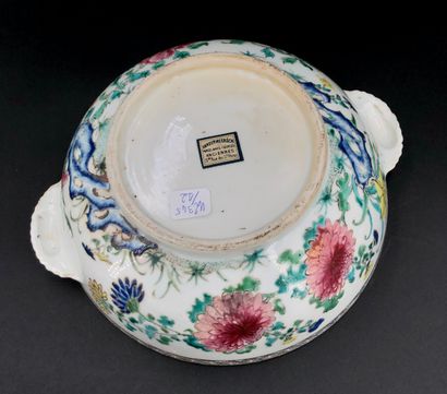 null Compagnie des Indes XVIIIe siècle,

Bouillon couvert en porcelaine et émaux...