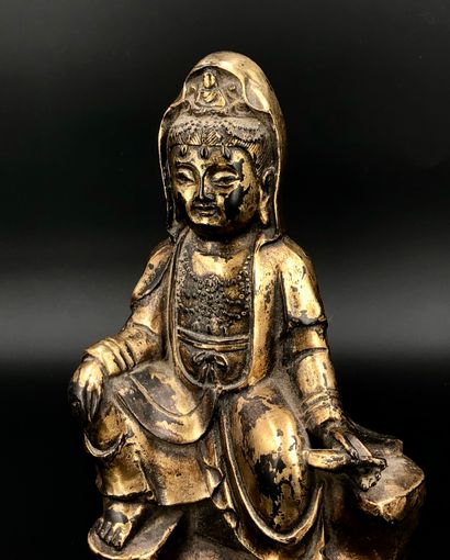 null Chine, fin de l’époque Qing,

Sujet en bronze doré représentant une guanyin

H....