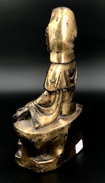 null Chine, fin de l’époque Qing,

Sujet en bronze doré représentant une guanyin

H....