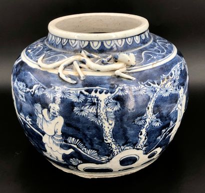 null Chine, vers 1880, dans le style des Ming,

Coupe en porcelaine et émaux bleu...