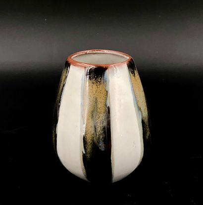 null SCHRAMBERG (Forêt Noire), décor "Daniela"
Petit vase en céramique à décor de...