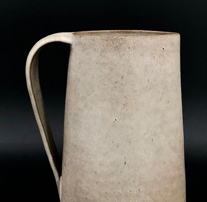null HAMELN, Peter DELIUS
Glazed ceramic pot, matte, in solid gray-brown tones
Mark...