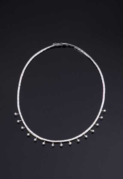 null Necklace in 18K (750°/00) white gold, consisting of a semi-articulated omega-shaped...