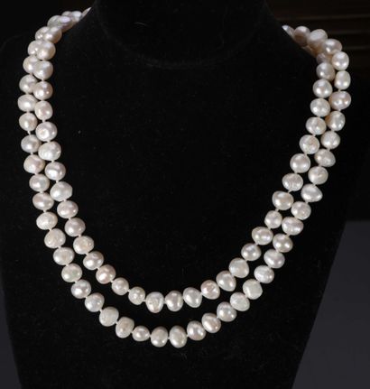 Necklace of freshwater pearls baroque
Dia:...