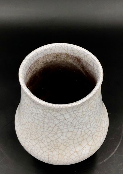 null FRIEDEGART GLATZLE
Vase en céramique craquelée
Marqué sous la base et n° de...