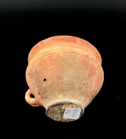 null Cup
In red ochre terracotta.
Roman art, 3rd-4th centuries.
Slight wear, small...