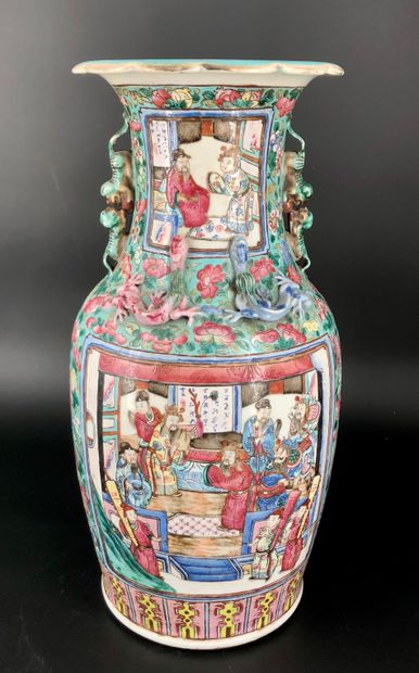 Chine XIXe siècle,
Vase balustre en porcelaine...