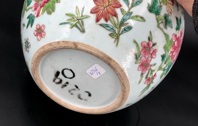 null Chine début XXe siècle, 

Pot couvert à gingembre en porcelaine émaillée céladon...