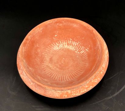 null Cup
In orange-red sigillated ceramic.
In the center, stamped radiating decoration.
Roman...
