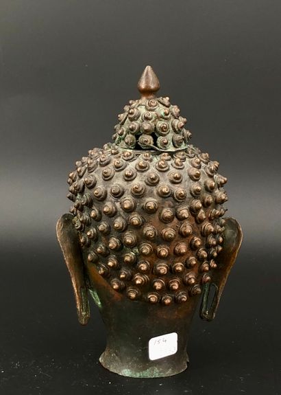 null Tête de Bouddha en bronze.
Style Tibéto-Népalais, XXe siècle
(Accidents)
H....