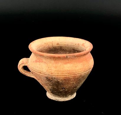 null Cup
In red ochre terracotta.
Roman art, 3rd-4th centuries.
Slight wear, small...