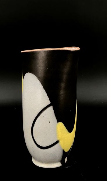 null KARLSRUHER MAJOLIKA -MANUFAKTUR / FRIEDEGART GLATZLE
Ceramic vase with brown,...