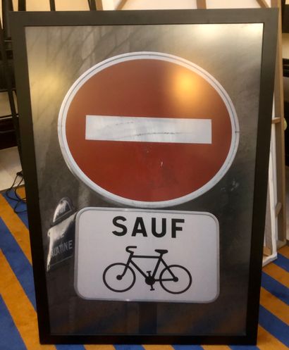 null Sens interdit sauf vélo 
Affiche de panneau de circulation (reproduction) encadrée...