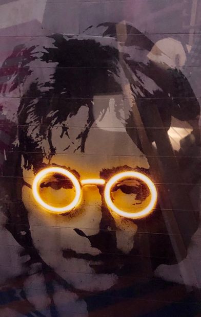 null Lot de 5 encadrements noirs : affiches et reproductions 
LOOK, John Lennon,...