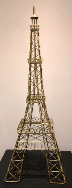 null Tour Eiffel décorative en métal doré, entiérement ajourée, en deux parties assemblées...