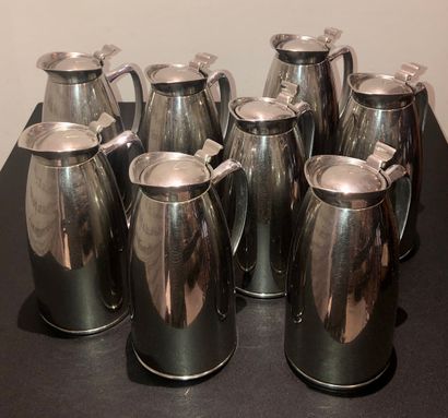 null Lot de 8 thermos métalliques marqués WMF Hotel
En l'état