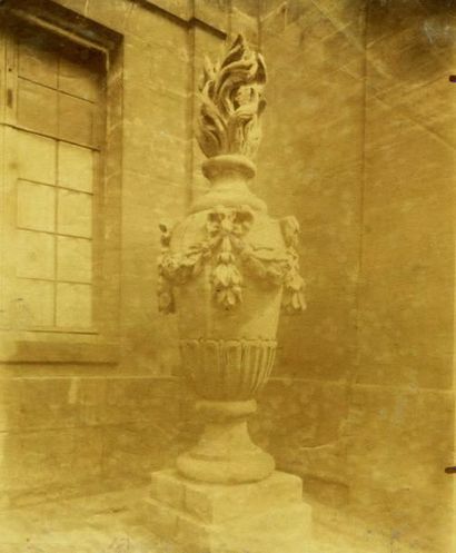 Eugène Atget Vase du Palais de L'Institut, Paris. Tirage albuminé d'époque 21,5 x...