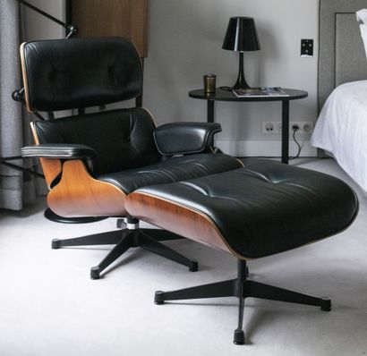 null Charles EAMES (1907 - 1978)
et Ray EAMES (1912 - 1988)
Fauteuil lounge et son...