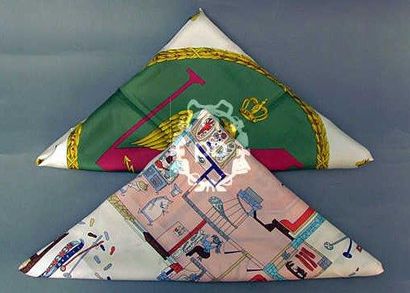 Emilio PUCCI GIVENCHY ANONYME CARRE en soie imprimée à décor figuratif multicolore...