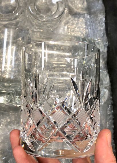 null VERRERIE
Lot de verres en verre et en cristal dont 9 verres à whisky
En l'état,...