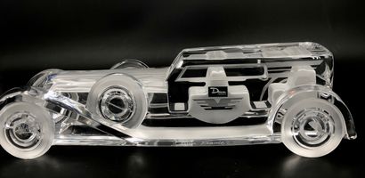 null DAUM FRANCE
Sculpture d’une voiture en cristal moulé,
Modèle Limousine impériale
Signée...
