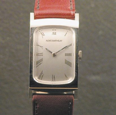 ALEXIS BARTHELEY Vers 1970 Montre-bracelet en acier, boîtier rectangle. Cadran argent...