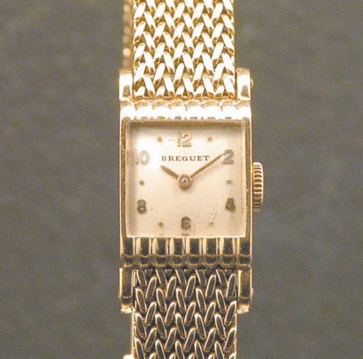 BREGUET N° 4854 vers 1950 Rare et belle montre-bracelet de dame en or. Boîtier rectangle...