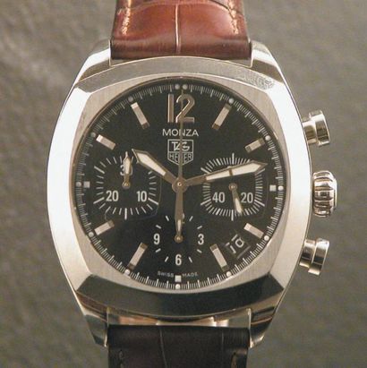 TAG HEUR MONZA vers 2005 Beau chronographe-bracelet en acier, boîtier coussin, fond...