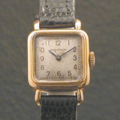 JAEGER LECOULTRE N°100430 vers 1950 Belle montre-bracelet de dame en or, boîtier...