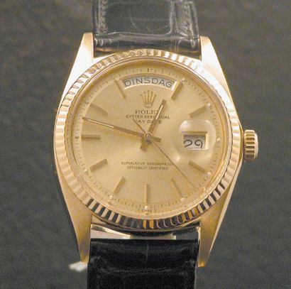 ROLEX DAYDATE vers 1980 Belle montre-bracelet en or, boîtier tonneau, couronne et...