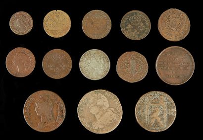 null DIVERS.
Lot de treize pièces principalement en bronze
de Louis XVI à 1808 dont...