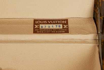 null Louis VUITTON Paris - Ave Marceau
Valise rigide Bisten en toile Monogram, circa...