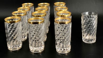 null BACCARAT
Suite de 12 verres en verre moulé torsadé à bordure dorée, marqués...