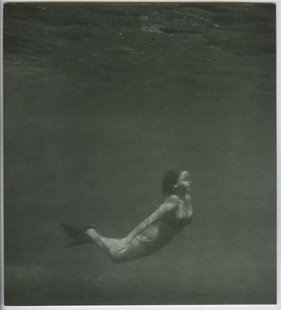 Jacques GAdREAu Cinq photographies sous-marines expérimentales, vers 1950. Tirages...