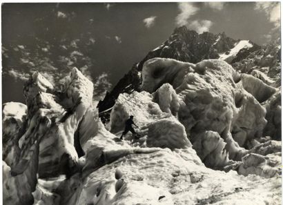 Roland GAY-COUTET (1925-2002) Sommet alpin, vers 1955. Tirage argentique d'époque,...