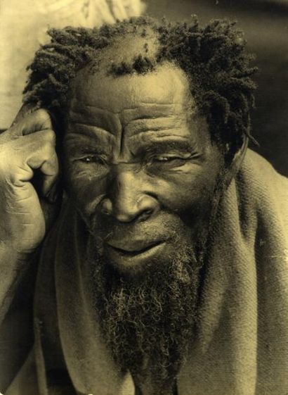 Raphaël- Georges MISCHKIND [attribué à] Portrait d'homme, Afrique, vers 1945. Tirage...