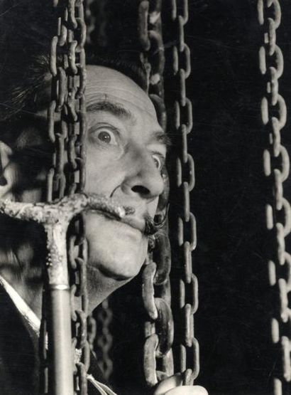 Paul G. ALMASY (1906-2003) Portrait de Salvador Dali, vers 1955. Tirage argentique...