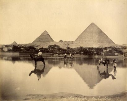 null EGYPTE, pyramides, vers 1880. Cinq tirages albuminés d'époque, autour de 27...