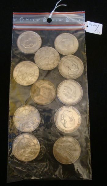null Lot de 10 pièces 100 PESETAS (ESPAGNE 1966). On joint 1 Pièce de 1 PISo (PHILIPPINES...