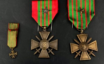 null DECORATIONS 
Un ensemble de 4 décorations : une médaille de Chevalier de la...