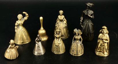 null Ensemble de 9 clochettes de table en bronze, laiton et métaux divers représentant...