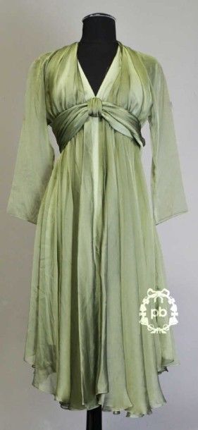 null CHLOE par Karl Lagerfeld, circa 1992

ROBE en mousseline de soie olive partiellement...