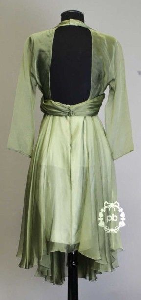 null CHLOE par Karl Lagerfeld, circa 1992

ROBE en mousseline de soie olive partiellement...