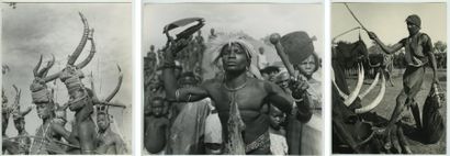 A. MARTIN Douze photographies d'Afrique, vers 1955. Tirages argentiques d'époque,...