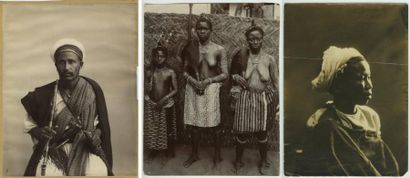 null Afrique. Trois photographies de types, 1890-1920. Tirages argentiques d'époque,...