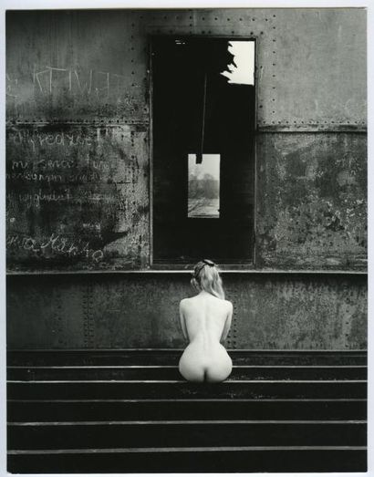 Andrzej KRYNICKI «A Nude in the wreck», vers 1972. Tirage argentique d'époque, 23,2...