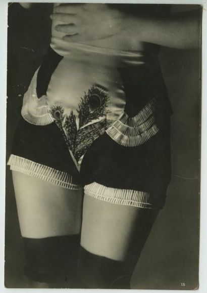 Roger SCHALL (1904-1995) Femmes en sous-vêtements pour la marque Diana slip, vers...
