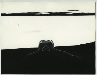 Wieslaw ZIELINSKI «Landscape with nude I», vers 1970. Tirage argentique d'époque,...